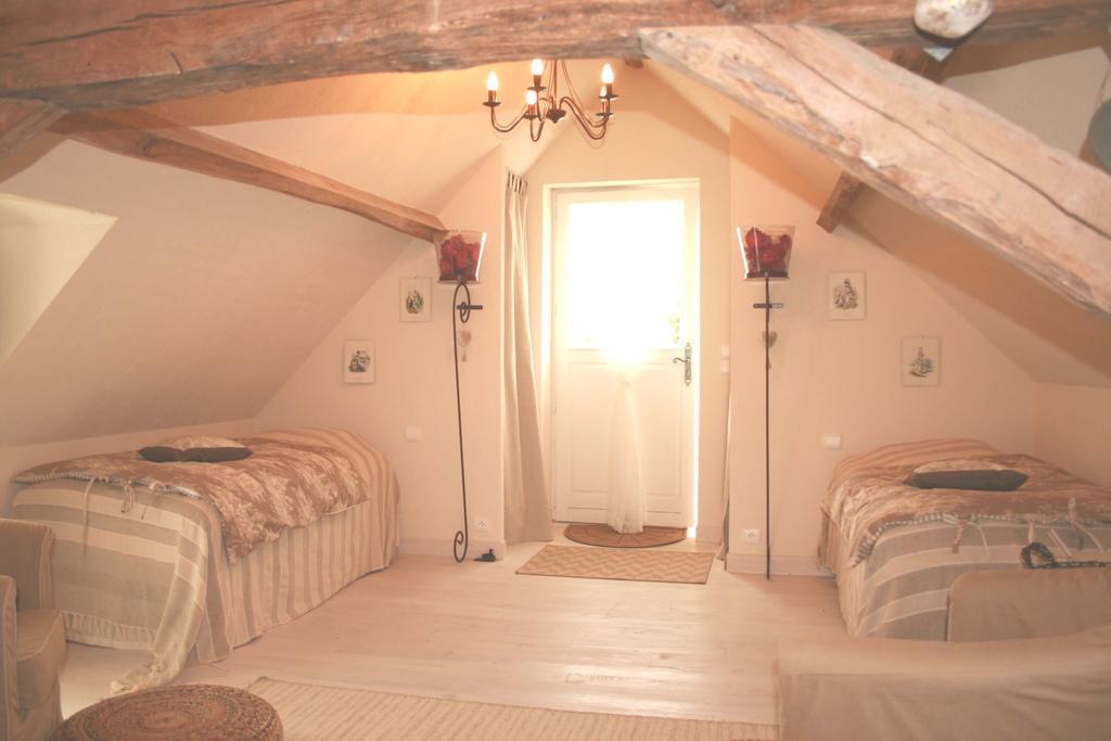 Chambres D'Hotes Le Clos Du Puits Mosnes Room photo