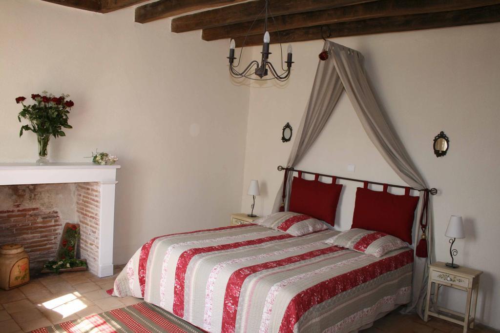 Chambres D'Hotes Le Clos Du Puits Mosnes Room photo